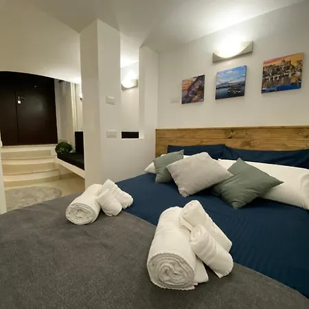 Riman, Appartement Naples